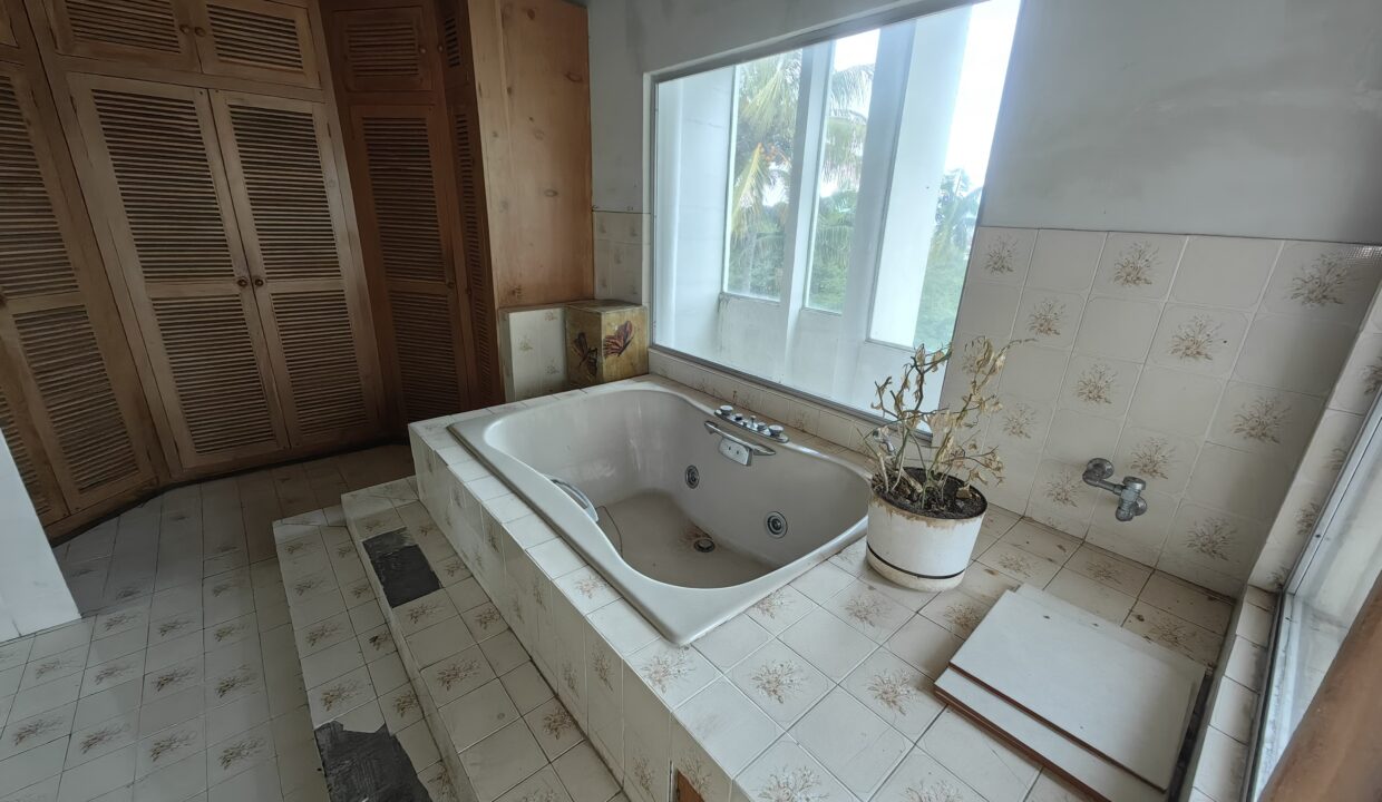 WhatsApp Image 2025-12-08 at 11.16.12